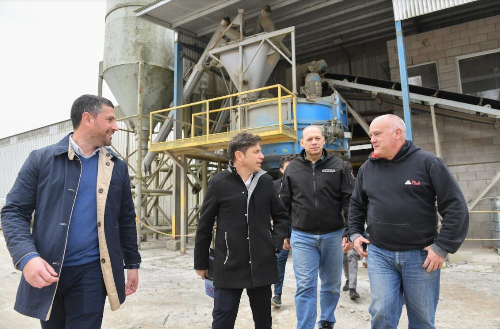 Kicillof recorrió los avances de las obras de construcción de viviendas en Pila