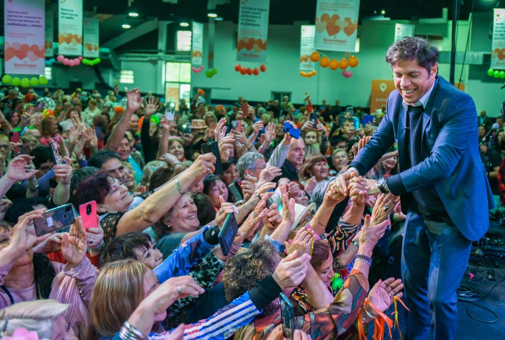 Kicillof participó de la 32° Fiesta por el Día del Jubilado