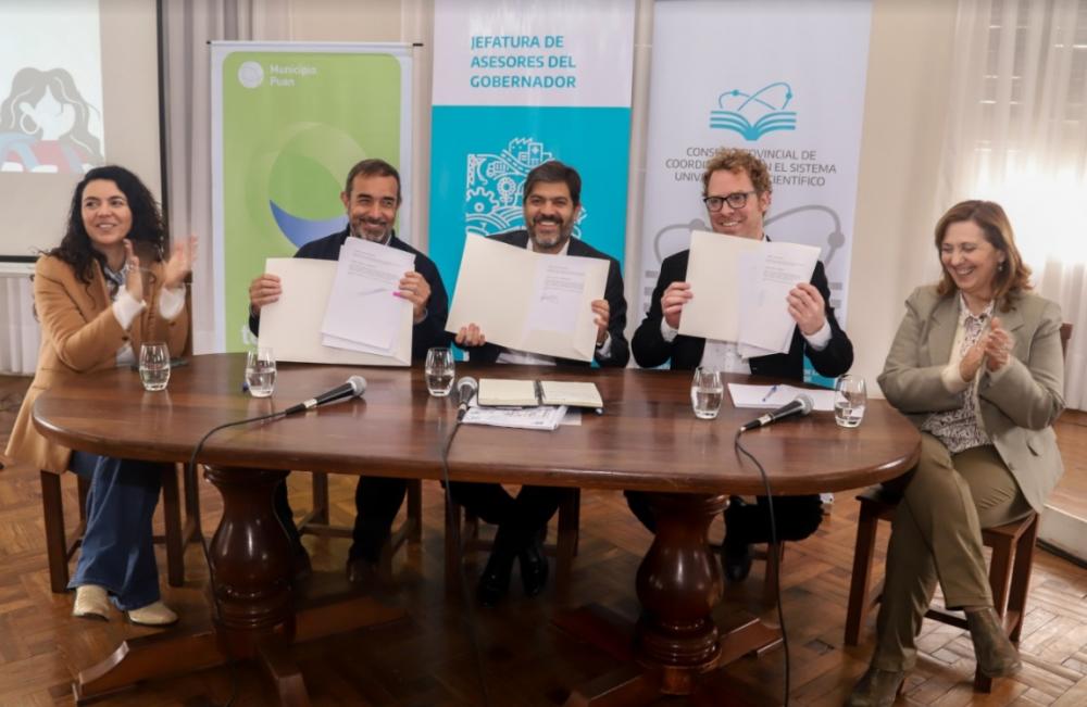 Plan Puentes: Castelli recibió a Carlos Bianco y a Juan Brardinelli