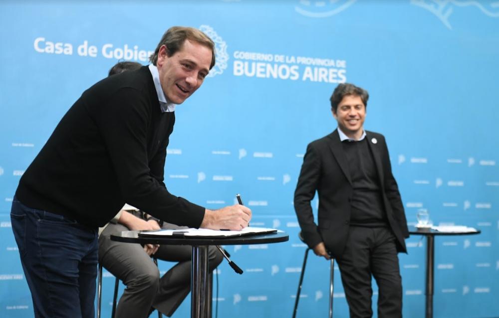 Kicillof y Cuattromo firmaron convenios para financiar la compra de bienes que optimicen los servicios públicos en 10 municipios