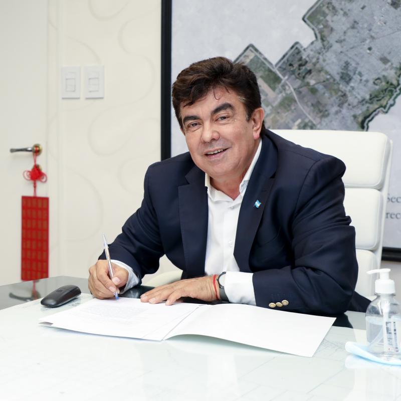 Espinoza reabrió las paritarias municipales con un aumento total del 83%