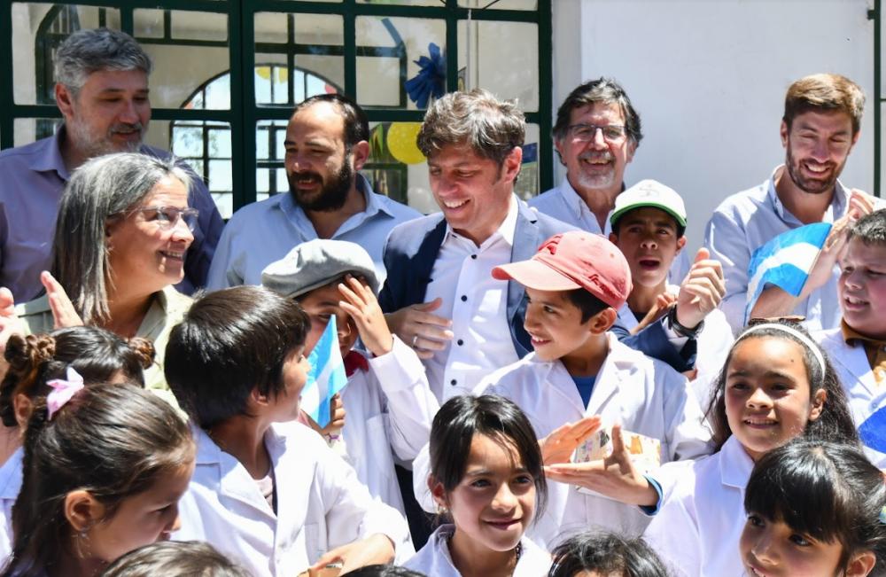 Kicillof y Ustarroz inauguraron el Jardín de Infantes Rural N°7 en Mercedes