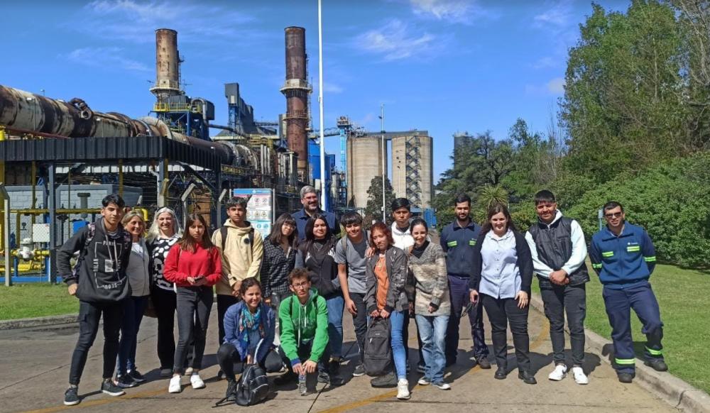Oxbow Argentina -Planta Copetro- recibió a sus alumnos becados por Fundación Cimientos
