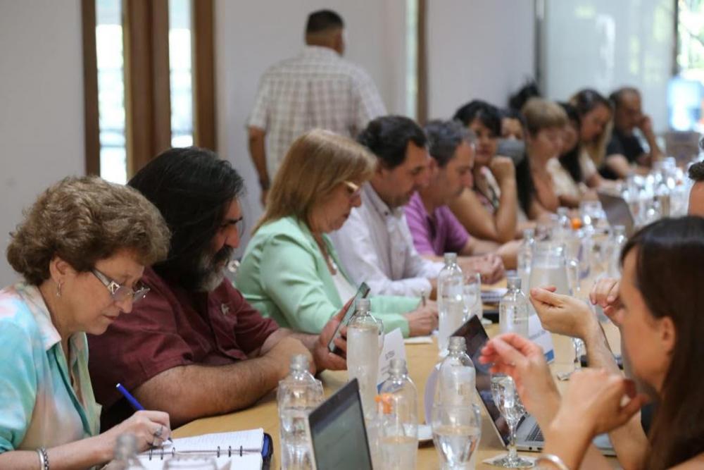 Docentes bonaerenses insisten en una actualización salarial antes de fin de año