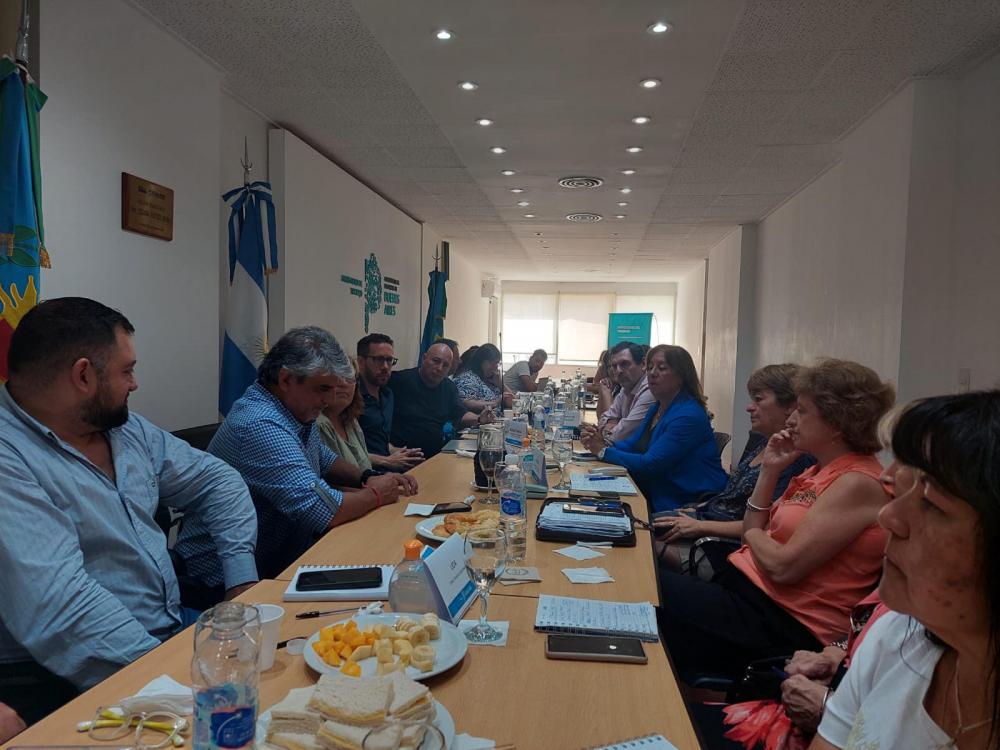 Los docentes llevaron sus planteos y pidieron cláusula de monitoreo