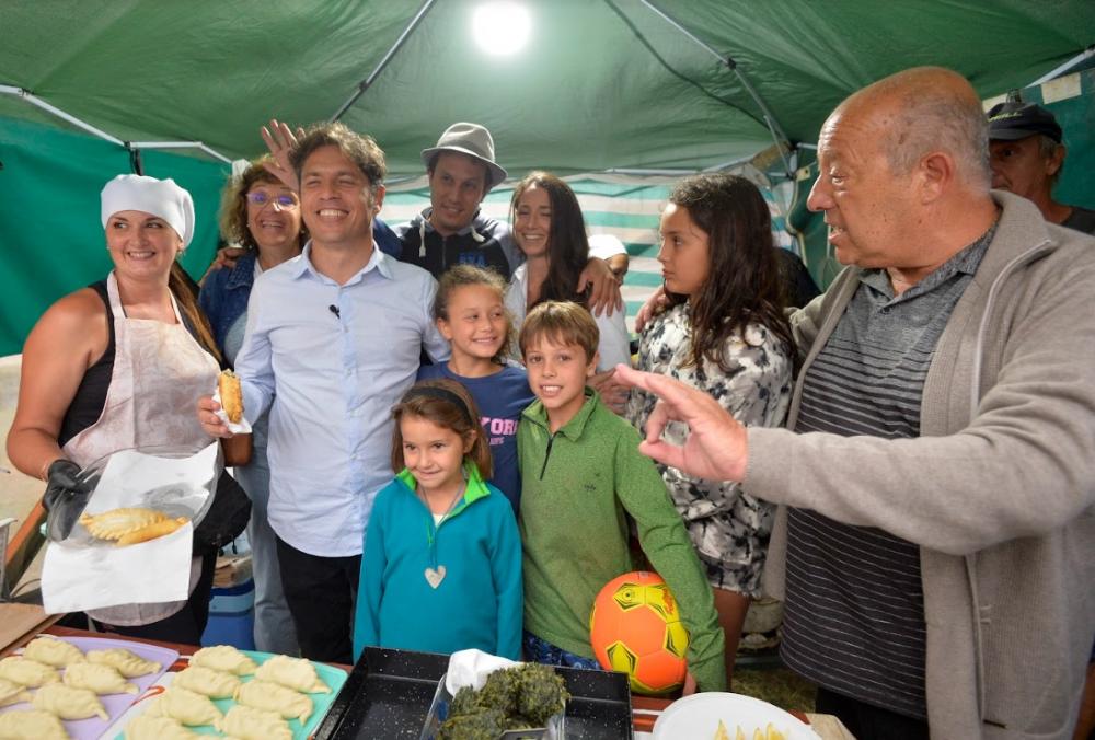 Kicillof participó de la 10° Fiesta de la Empanada Costera en Santa Elena