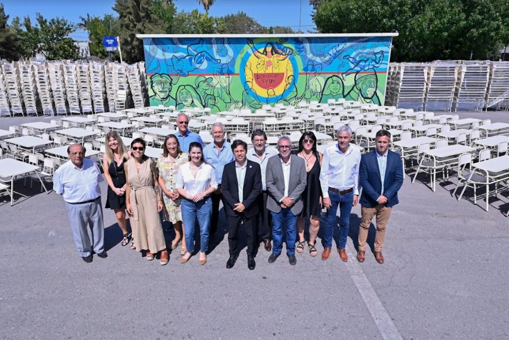 Se entregó mobiliario para equipar escuelas de 15 municipios bonaerenses