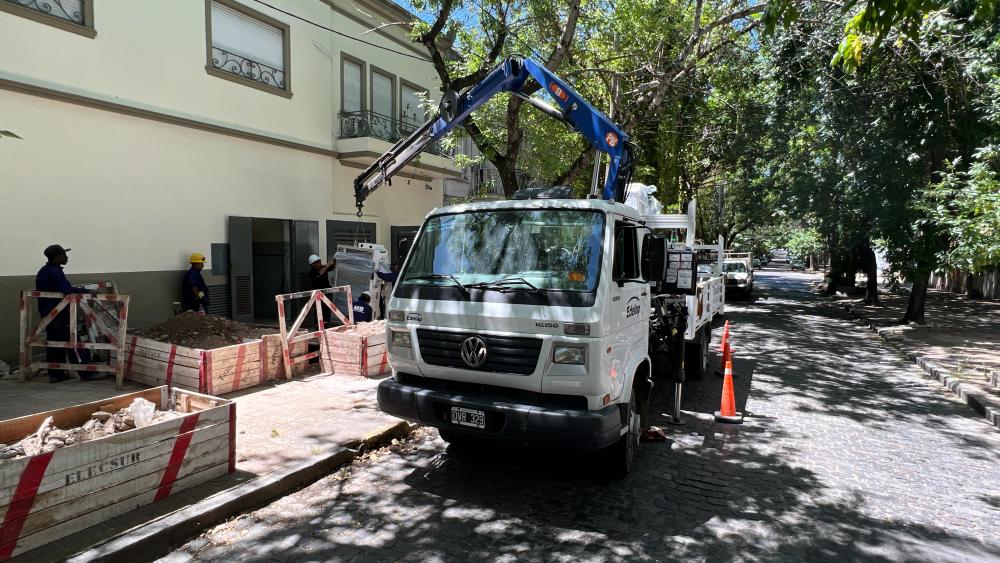 Edelap instaló equipos de última tecnología para ampliar su red en el casco de la ciudad