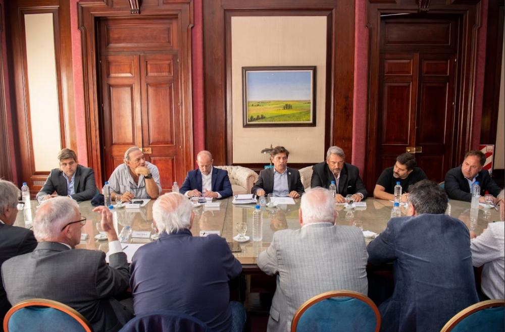 Kicillof encabezó una reunión con representantes del transporte