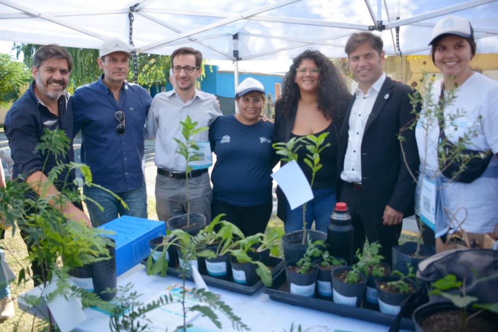 Kicillof, Barrios y Stadnik firmaron un convenio para obras de pavimentación en el barrio Tradición