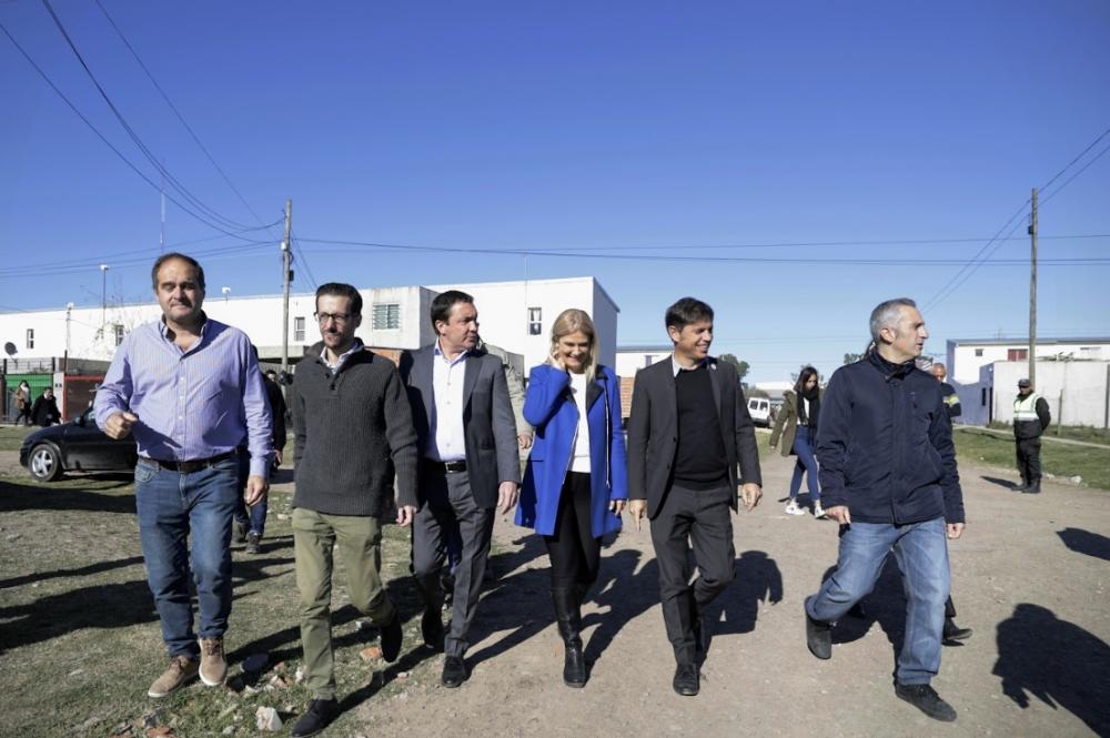 Kicillof encabezó la entrega de 62 viviendas en Florencio Varela