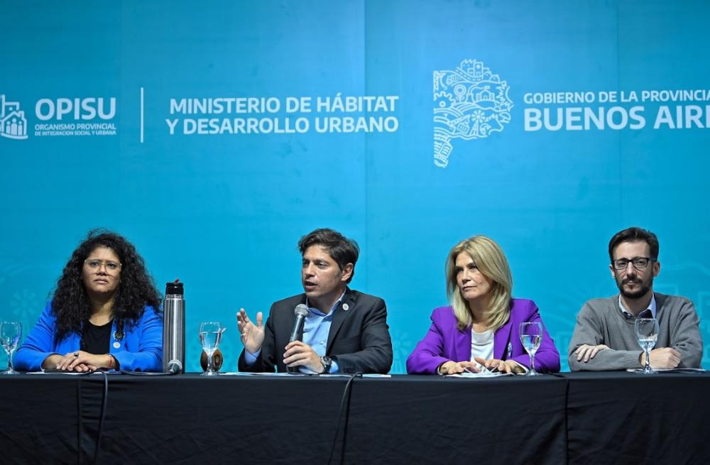 Kicillof encabezó la firma de contratos para la ejecución de obras de integración urbana en seis municipios