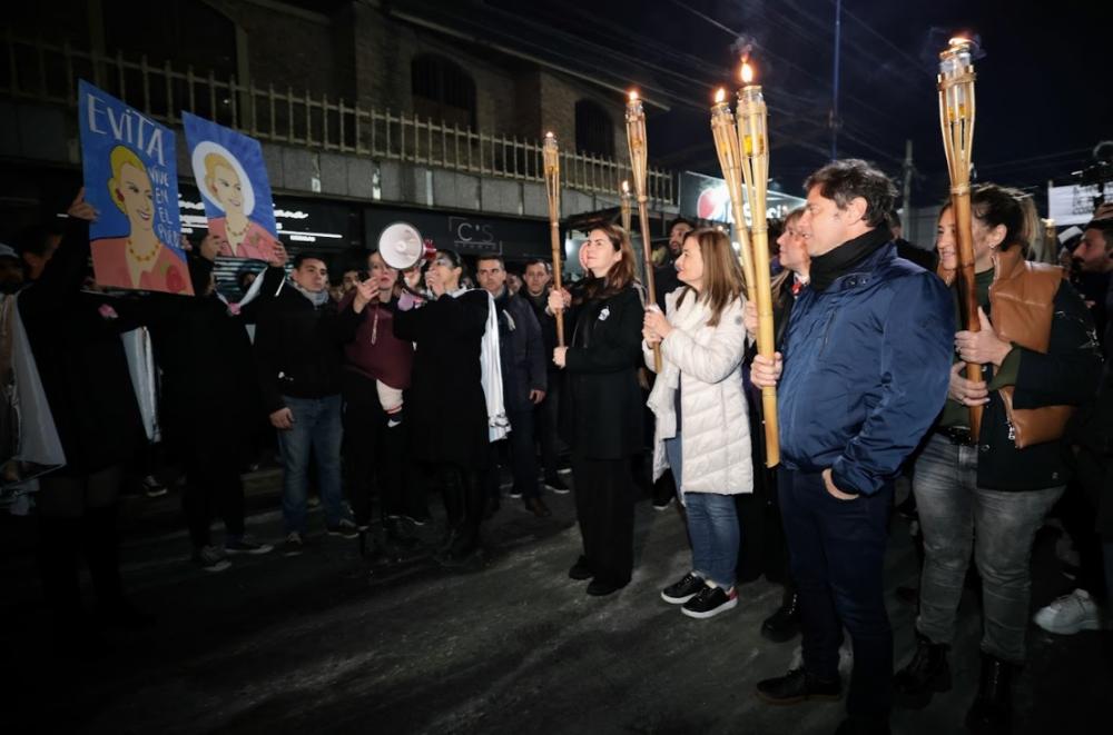 Kicillof participó de la Marcha de las Antorchas en homenaje a Eva Perón