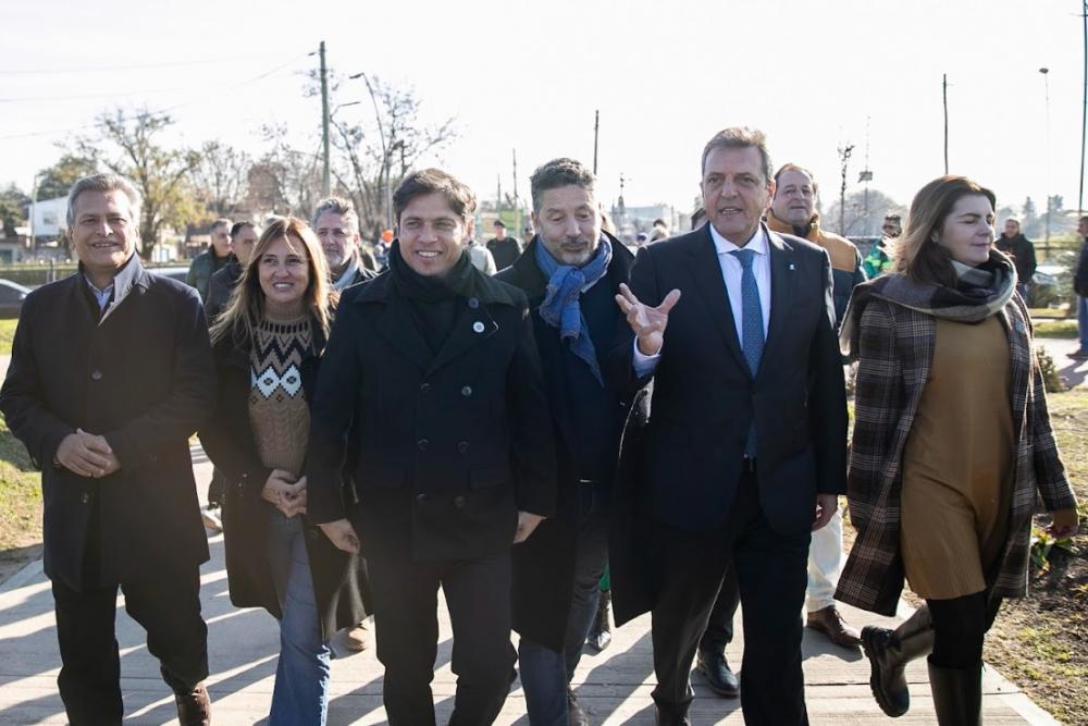 Kicillof y Massa presentaron la base operativa de la Fuerza Barrial de Aproximación en Merlo