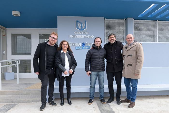 Bianco recorrió los centros universitarios de General Pinto y Leandro N. Alem