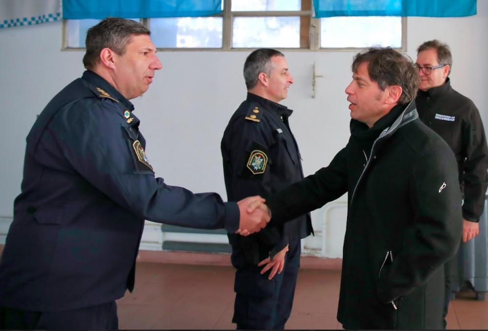 Kicillof y Ghi visitaron la base operativa de la Fuerza Barrial de Aproximación