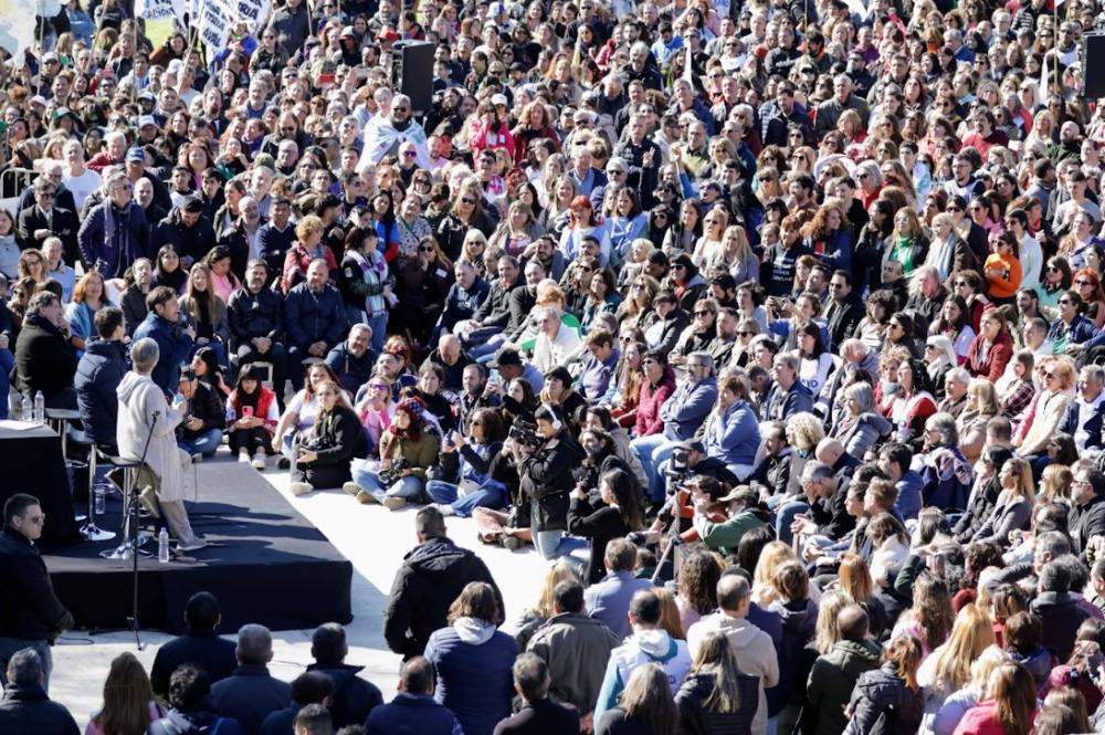 Kicillof: “Solo quienes amamos a la escuela pública podemos llevar adelante una transformación de fondo de nuestro sistema educativo”