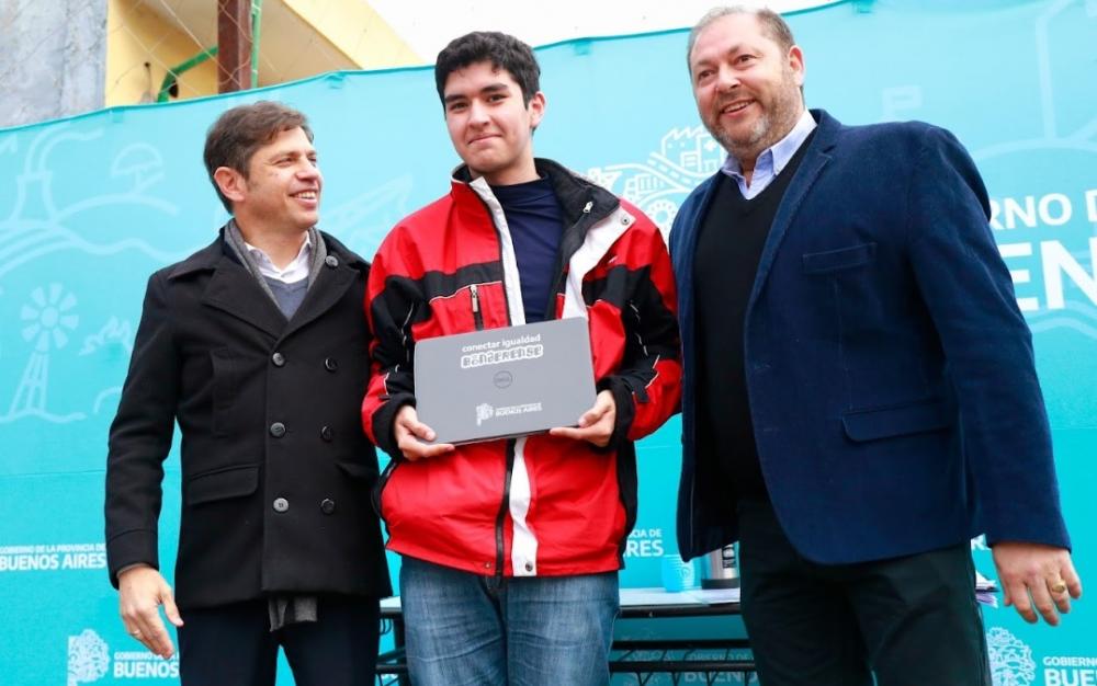 Kicillof entregó 278 computadoras personales a estudiantes de San Miguel