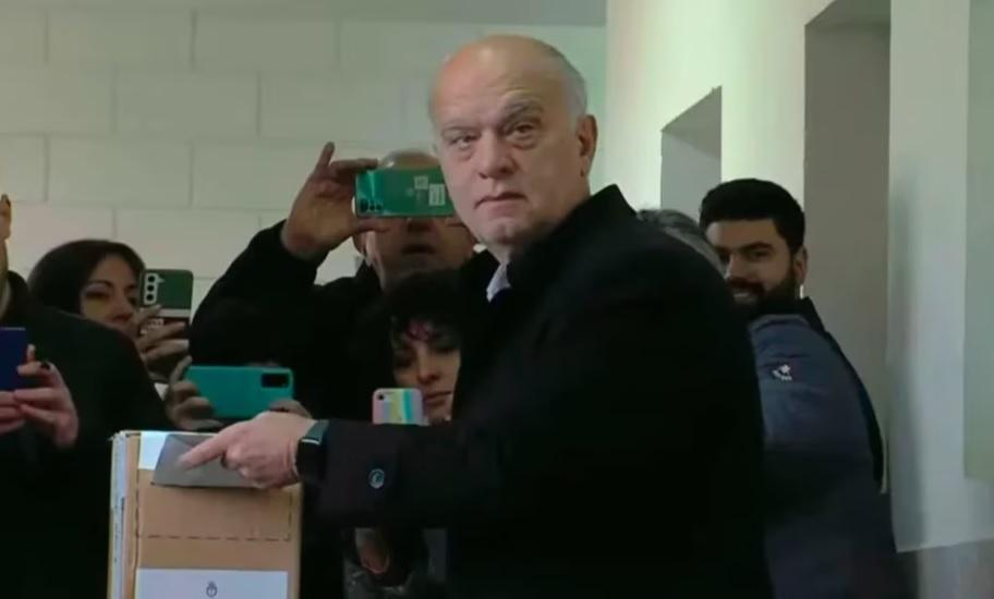 Votó Grindetti: "Es un momento donde uno opina con la razón y el corazón"