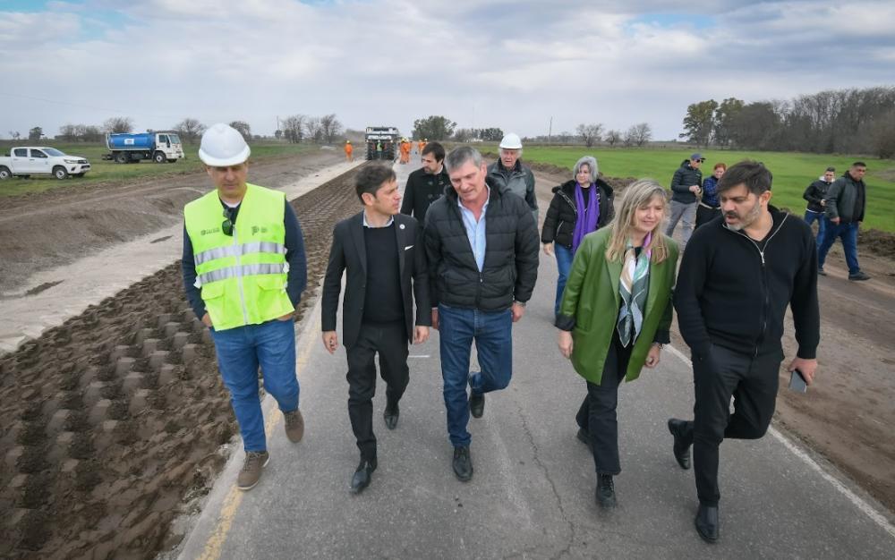 Kicillof supervisó la obra de la RP Nº 50 y recorrió una fábrica de miel