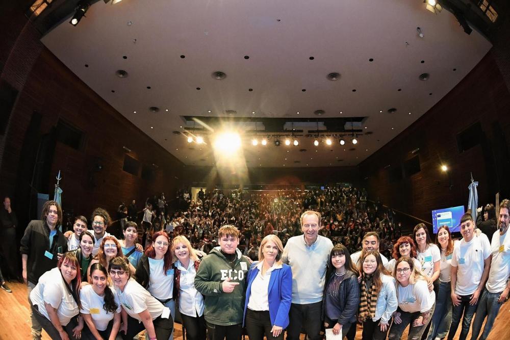 Magario inauguró una nueva edición de Voces Adolescentes y Diálogos Intergeneracionales en el Senado