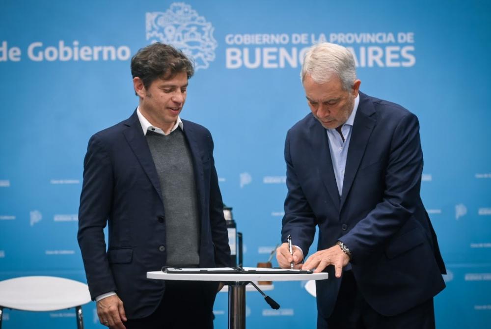 Kicillof y Alak entregaron la escritura gratuita número 100 mil