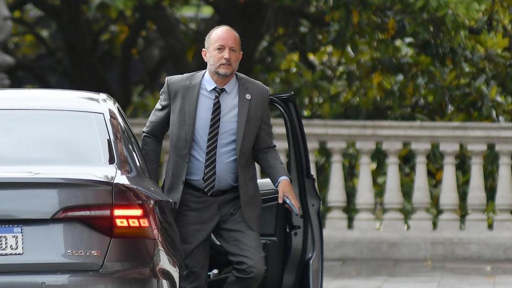 Piden el embargo de la casa de Insaurralde y el secuestro de sus muebles de lujo