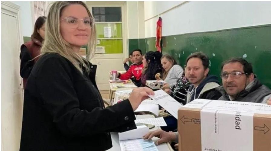 Votó Píparo y denunció "rotura de boletas"