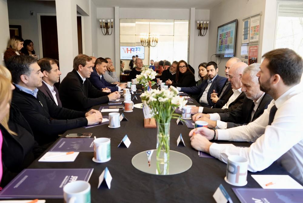 Con foco en el crecimiento turístico, Garro se reunió con hoteleros, empresarios y comerciantes