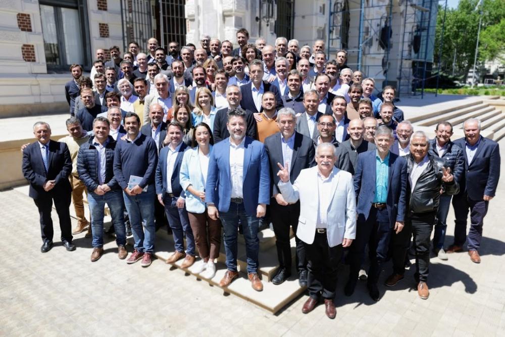 Massa y Kicillof pidieron a los intendentes redoblar esfuerzos para ganar el balotaje