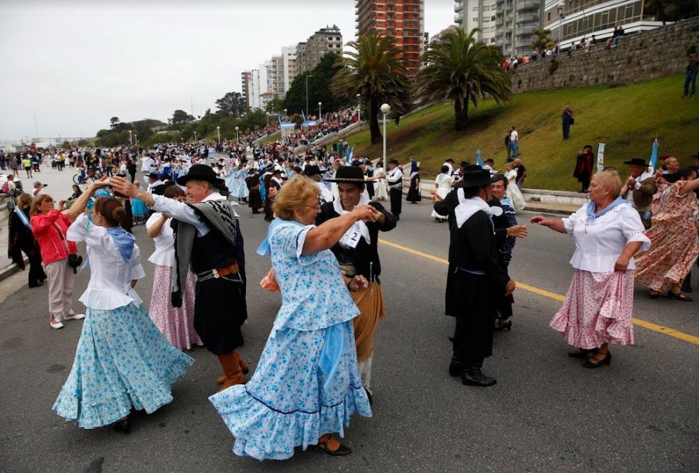 Llega a Mar del Plata el “Gran Pericón Nacional frente al mar”