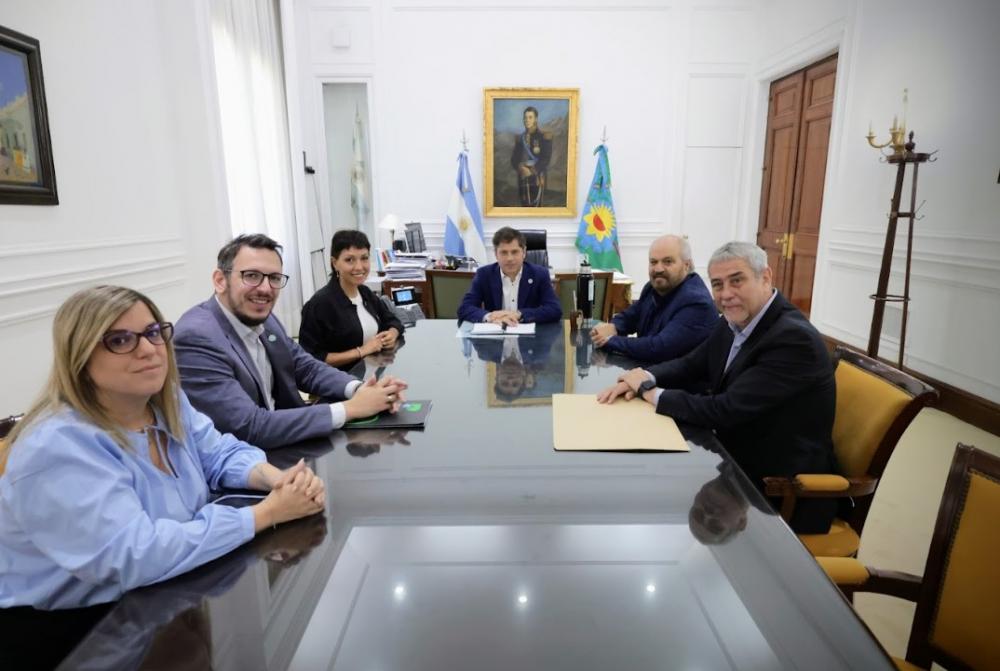 Kicillof firmó convenios para la compra de bienes de capital en tres municipios