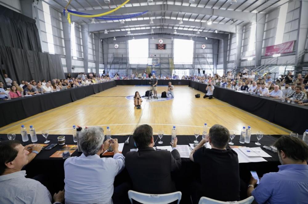 Kicillof se reunió con representantes de sectores productivos en Monte Hermoso