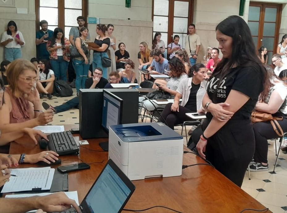 La Provincia incorporó 200 profesionales de especialidades críticas al sistema de Salud