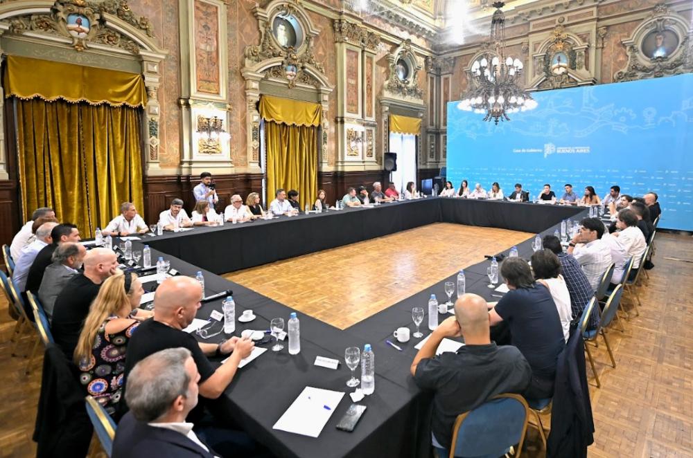 Kicillof recibió a representantes de la industria cultural