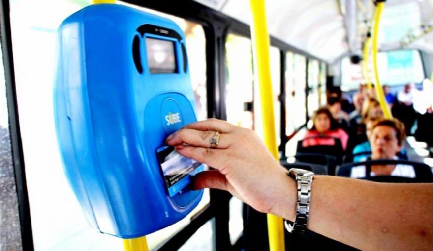 El boleto mínimo de colectivo pasó a costar $270 y el del tren $130
