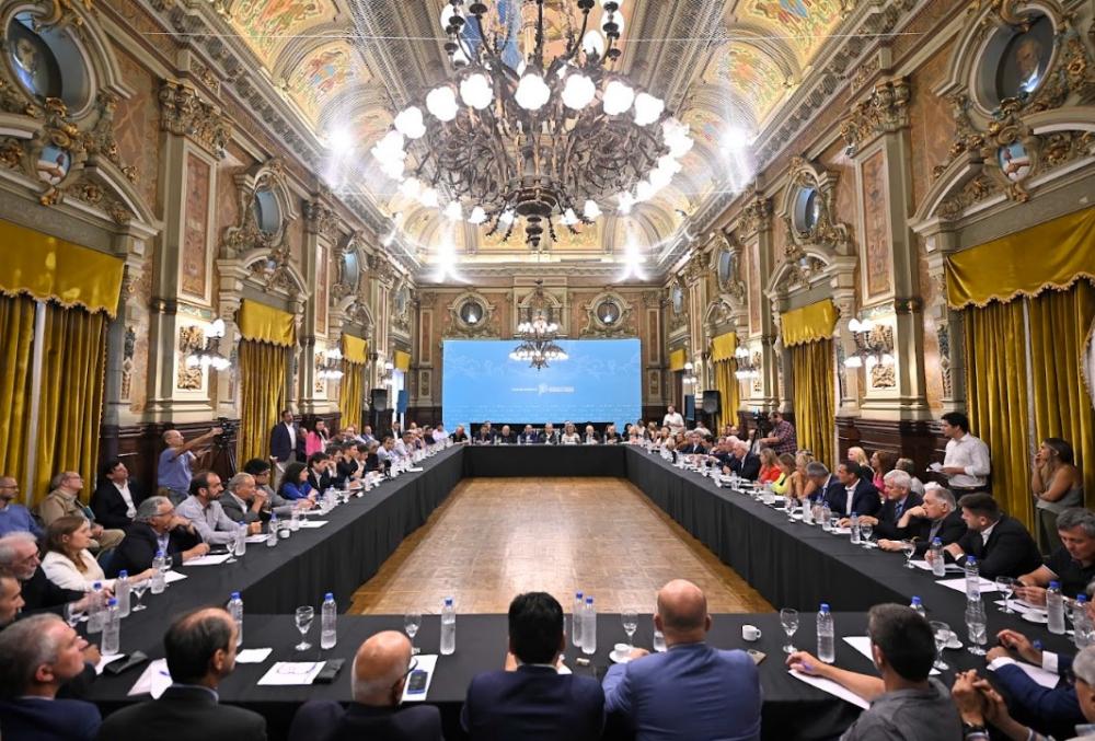 Kicillof se reunió con representantes de cámaras vinculadas al comercio en la provincia