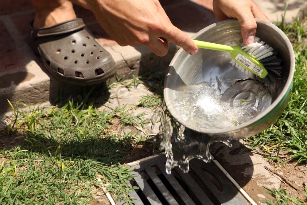 Piden reforzar el descacharreo domiciliario para evitar que se forme el mosquito del dengue