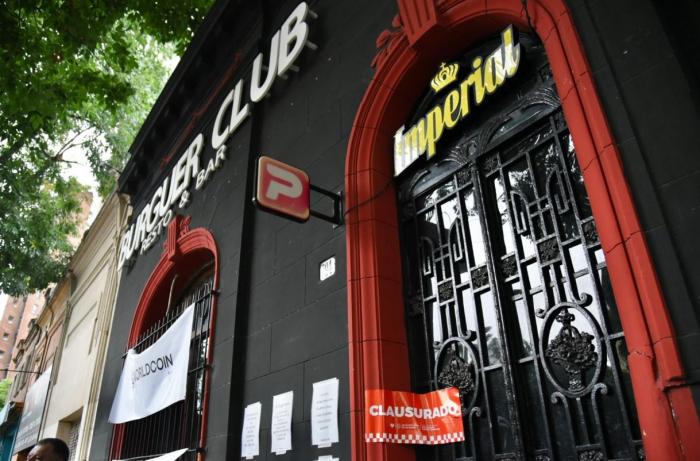 Clausuran dos locales en los que pagaban por entregar datos biométricos