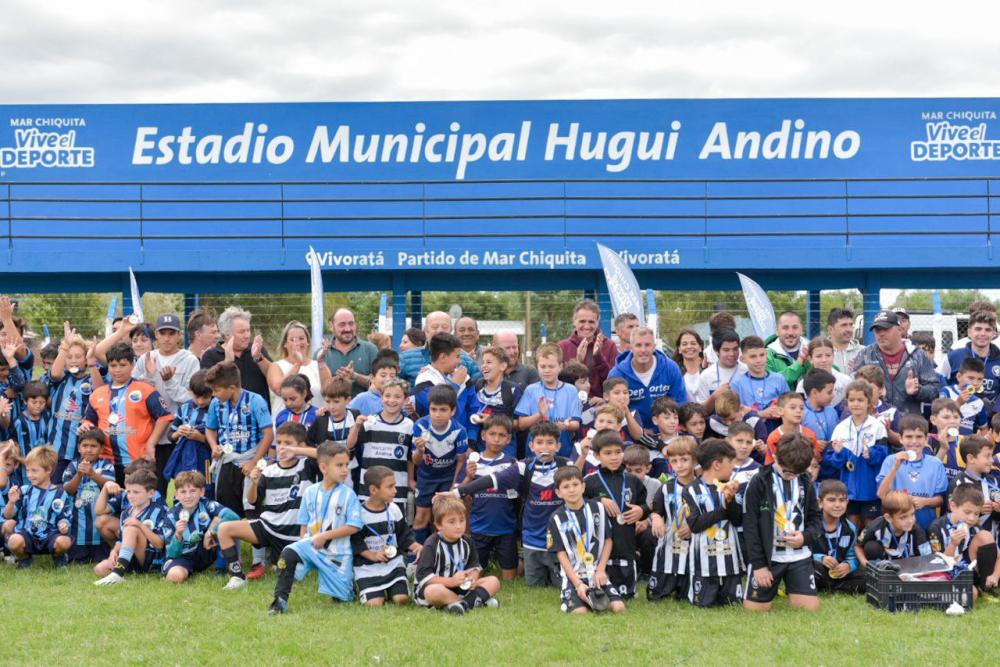 Katopodis inauguró la nueva tribuna del Estadio Municipal en Vivoratá