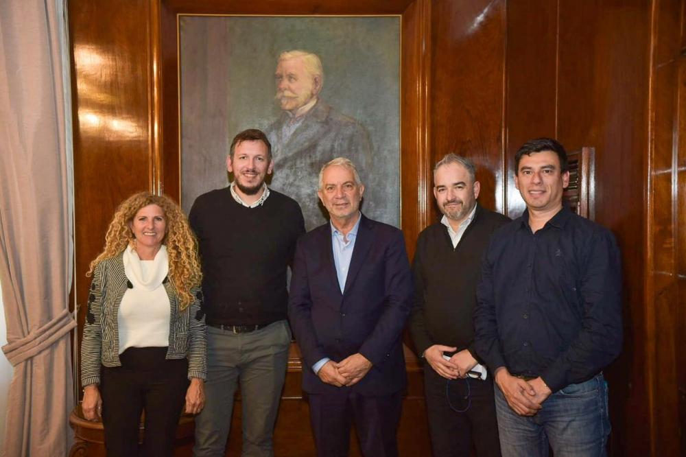 Alak y Cuattromo acordaron la entrega de créditos para productores y leasing para mejoras en los barrios