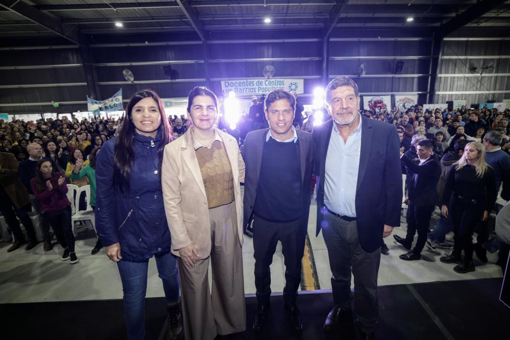 La Provincia entregó kits educativos para 12 Centros Socioeducativos y Comunitarios