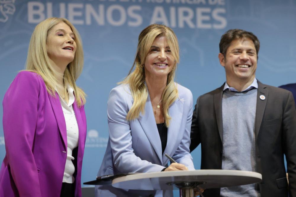 Kicillof formalizó la transferencia de $37.549 millones para los 135 partidos bonaerenses