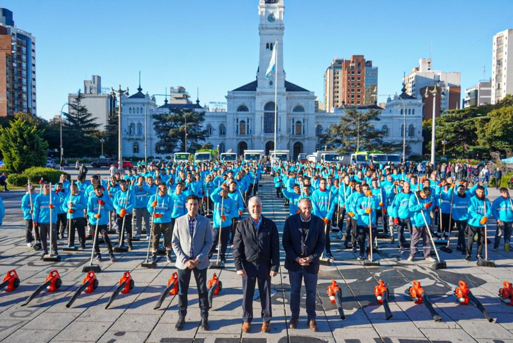 Con un equipo de 400 barrenderos y barrenderas, Alak busca reforzar el mantenimiento del espacio público