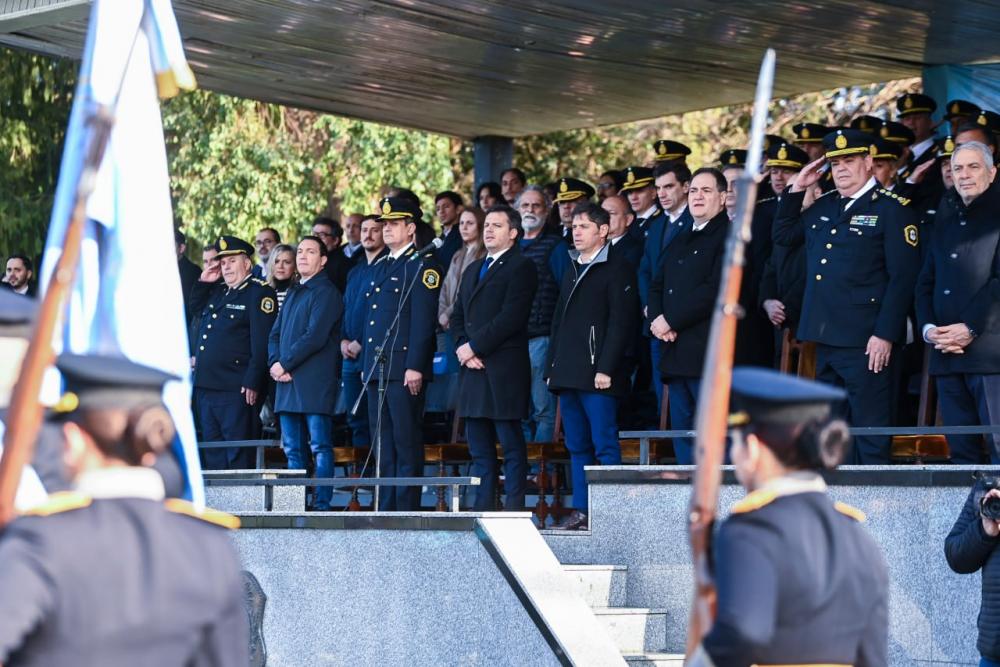 Más de 1.800 cadetes y futuros oficiales de la policía provincial juraron fidelidad a la bandera