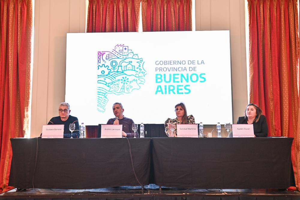 Larroque participó del Congreso Productivo Bonaerense y firmó convenios
