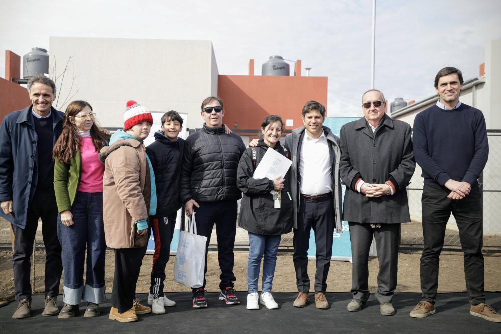 Kicillof inauguró un nuevo complejo educativo en Tandil