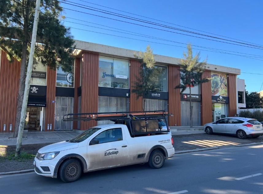 EDELAP detectó un paseo comercial de Gonnet con varias conexiones irregulares