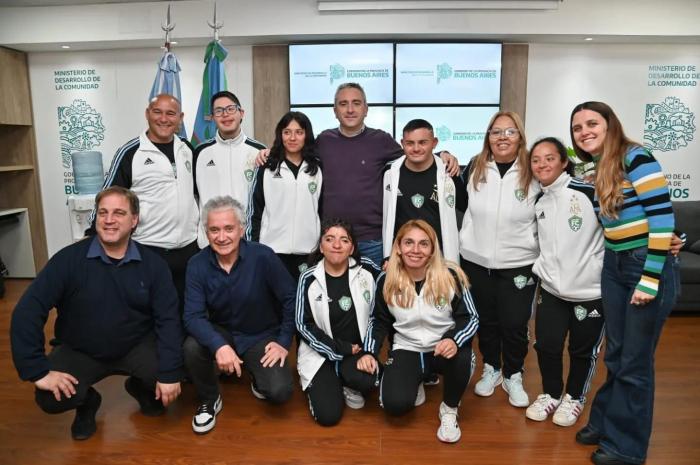 Larroque recibió a deportistas que participarán del Festival 24 en Paris