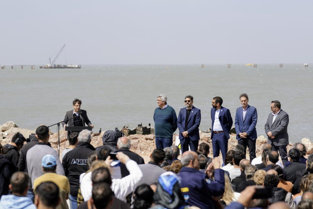 Kicillof recorrió las obras de expansión de Puerto Rosales